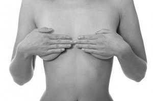 Fotolia 48798792 S 300x199 - ¿Necesito implantes mamarios si tengo las mamas caídas?