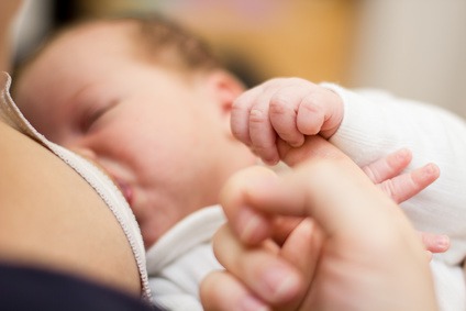 Lactancia materna - La lactancia materna no causa la caída del pecho